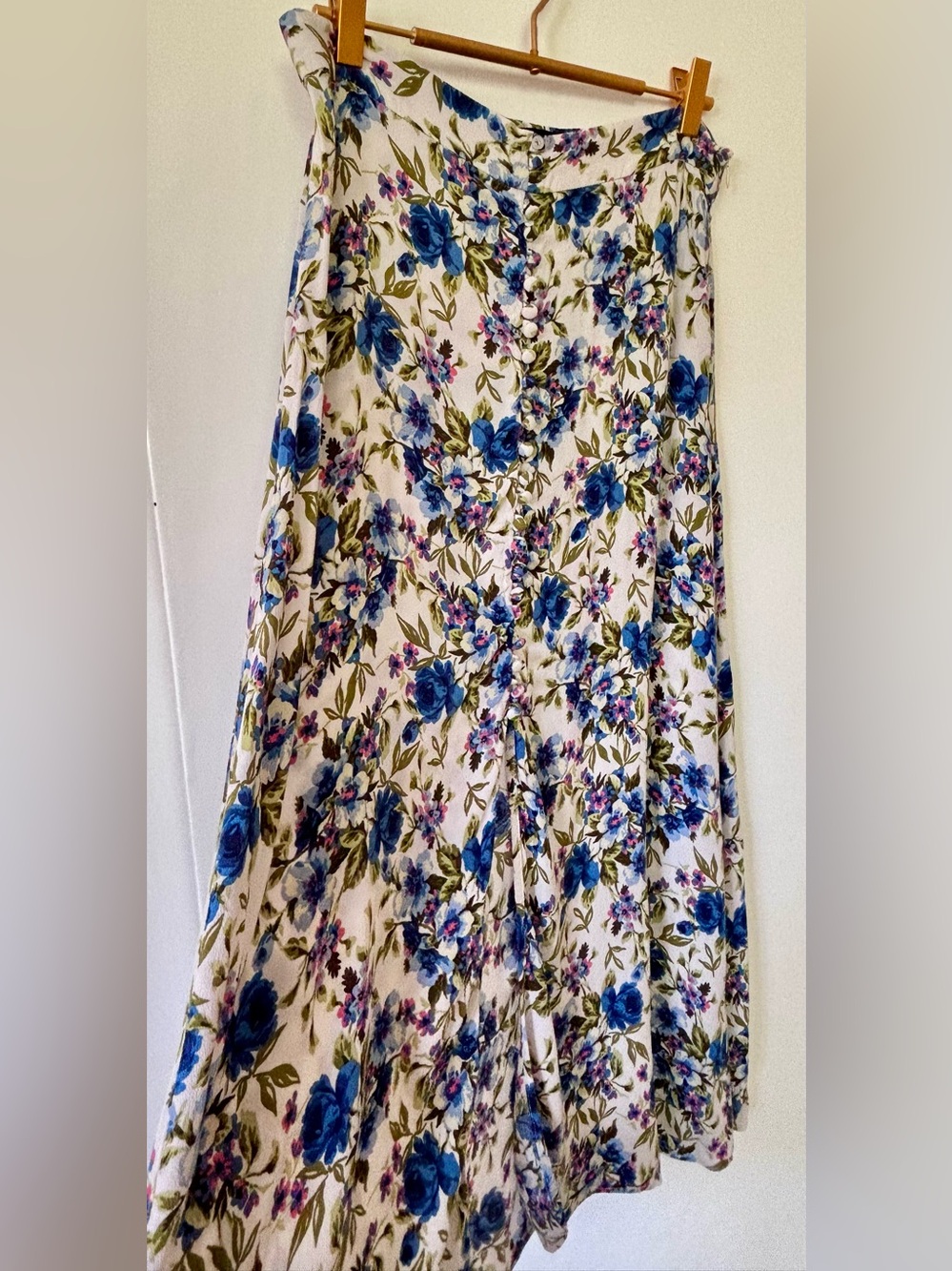 Zara| Feminine White & Blue Floral Button Midi Skirt w/Front Knee Slit Sz M - Picture 3 of 7